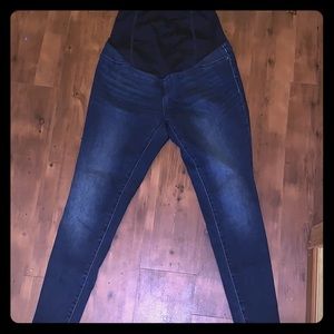 Ingrid and Isabelle maternity jeans size 4